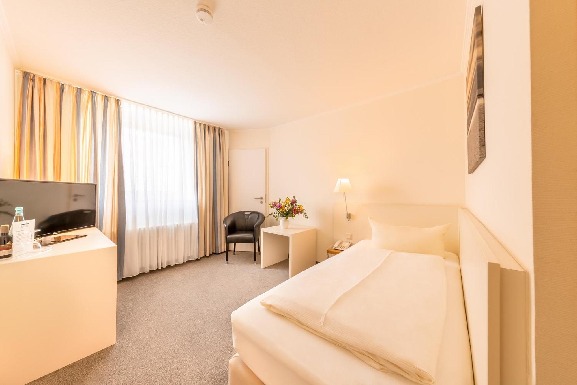 Michels Strandhotel Germania ノルダーナイ エクステリア 写真