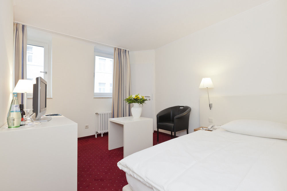 Michels Strandhotel Germania ノルダーナイ エクステリア 写真